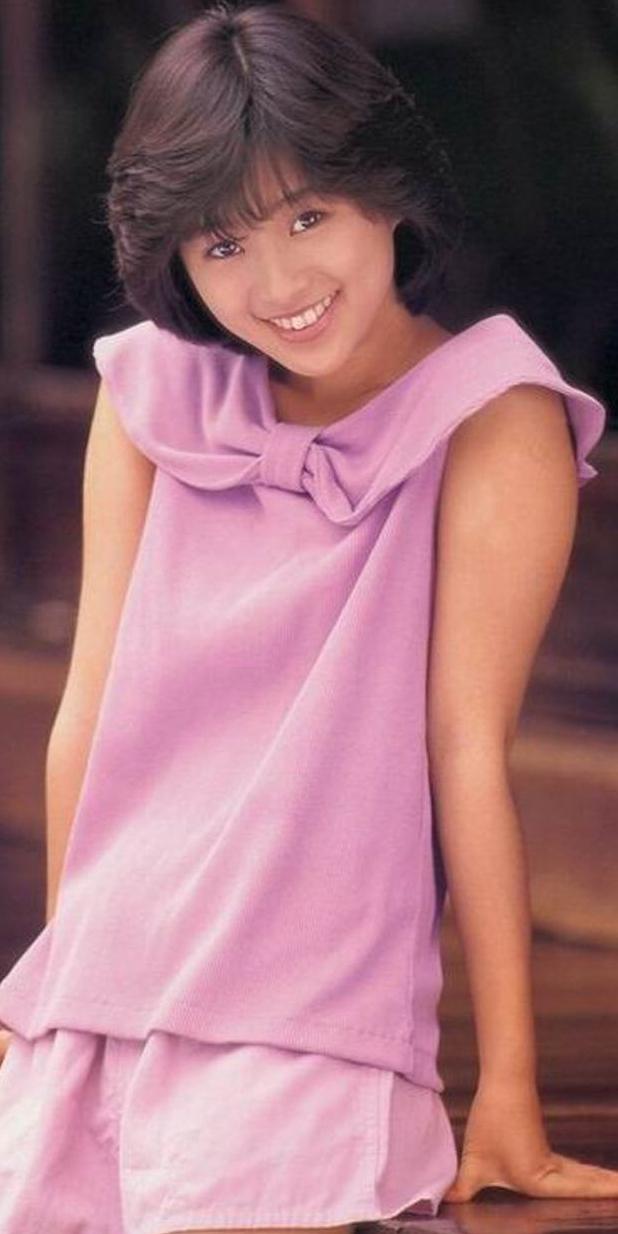 酒井法子,她是上个世纪八,九十年代纯情的代名词.石原里美,不知为何?