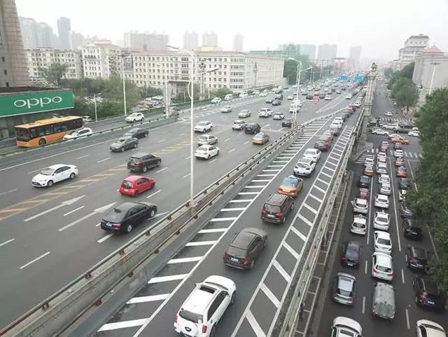 为什么会有这么多的“加塞”车？-新浪汽车