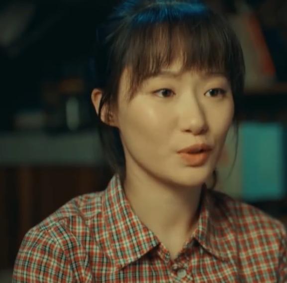 《激荡》张逗逗真漂亮,穿格纹西装套装干练优雅,女神范十足