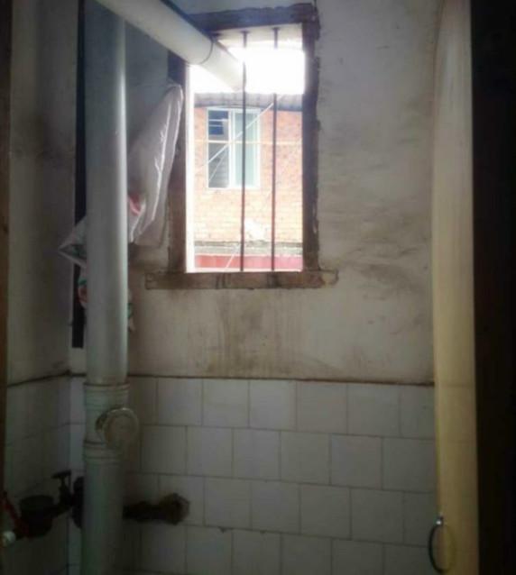 老婆400块在深圳租的烂房,各种脏乱差,可改造后房东怀疑走错门