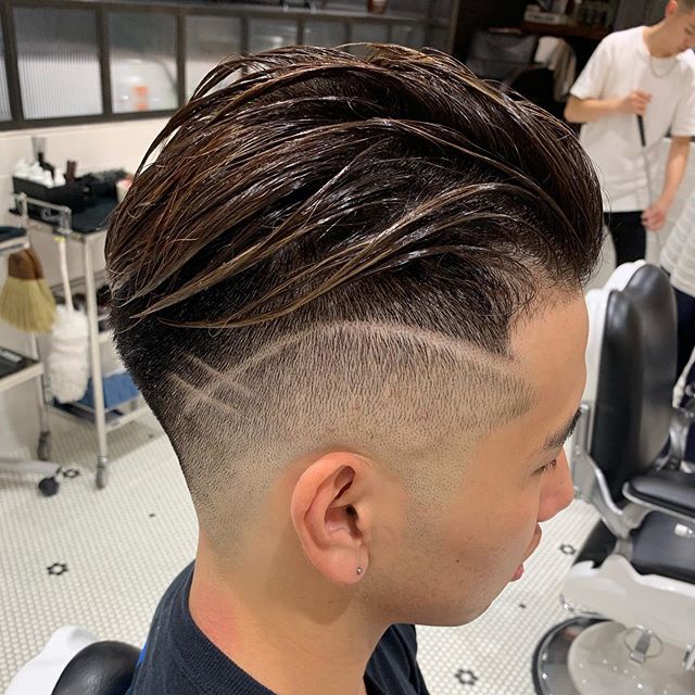 铲青渐变男生剪这样的流行发型时尚又有型