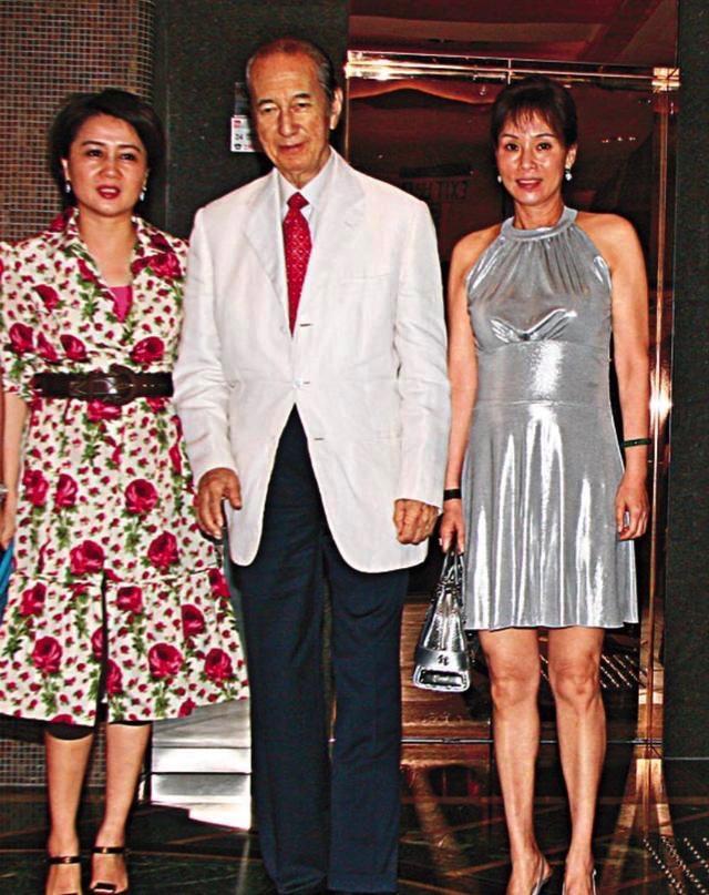 25岁何猷君点赞二房同龄外甥女度假照,舅甥懒理家族恩怨感情要好