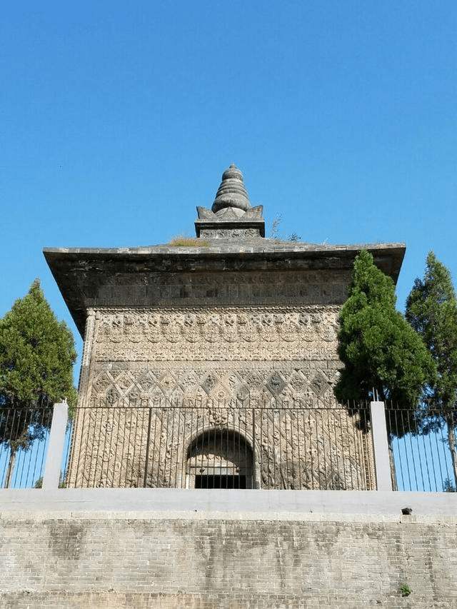 修定寺塔,坐落在河南省安阳市清凉山村,始建于北魏年间,后多次被毁