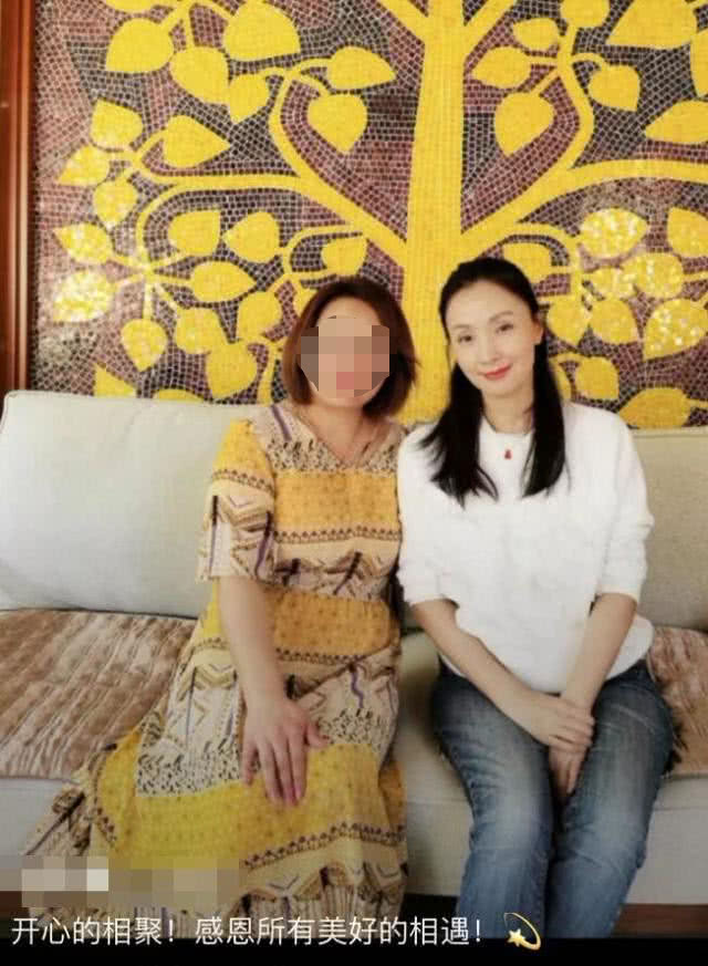 徐峥一家三口还是在海南度假徐小宝正面曝光超像陶虹