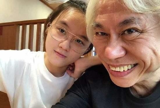 23岁女星高中还和父亲一起洗澡 想找同款男友 父女之间没界限 三吉彩花 父亲 父女 新浪新闻 23岁女星高中还和父亲一起洗澡 想找同款男友 父女之间没界限 三吉彩花 父亲 父女 新浪新闻