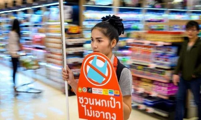 原来衣架可以当购物袋!史上最严限塑令下,欢乐的泰国网友玩疯了