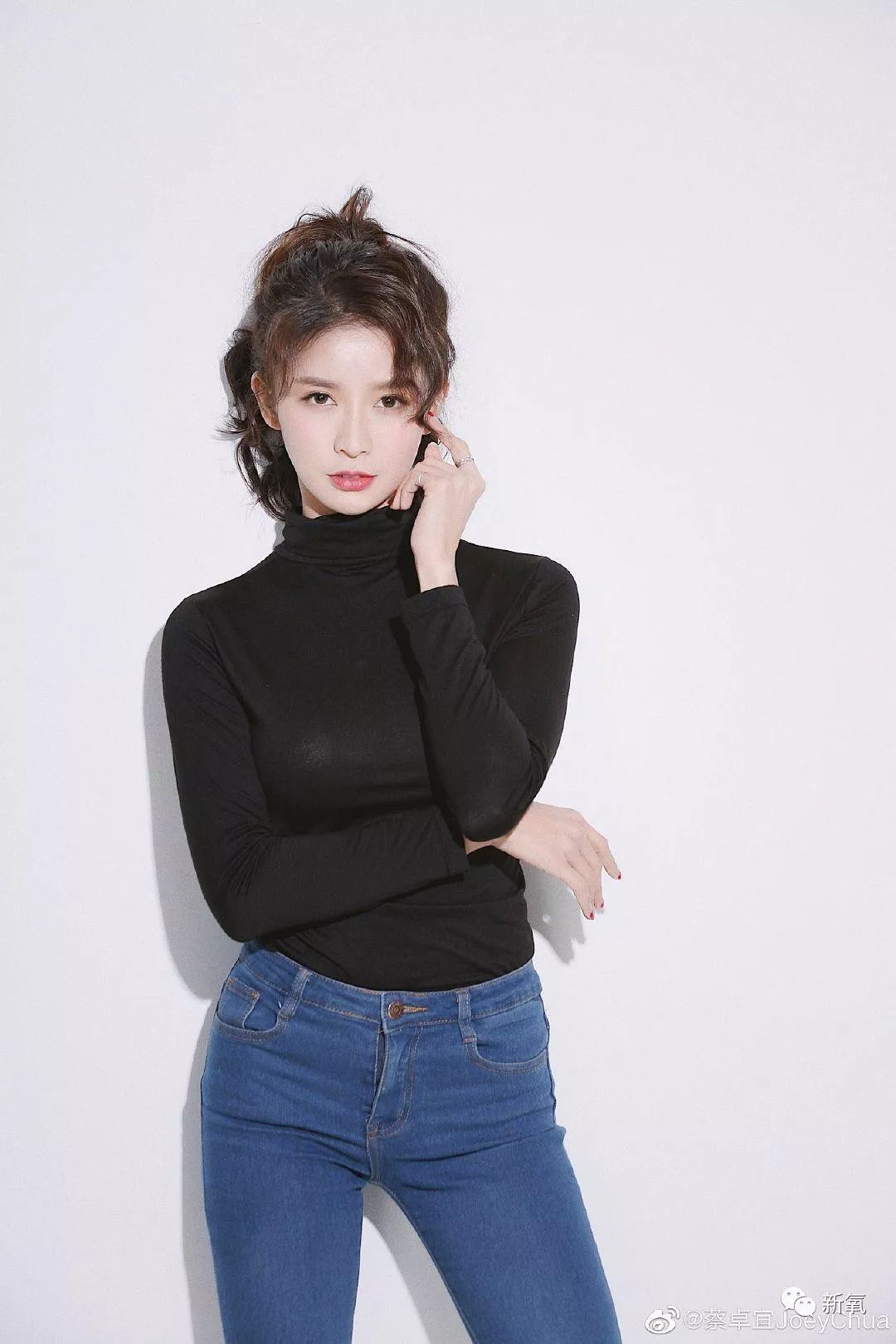 流量新人把当红女星照片p掉一颗痣说是自己,这骚操作能红吗?