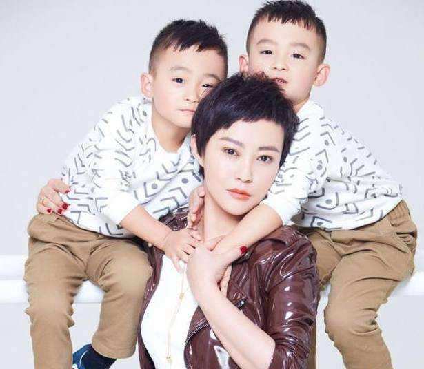 网曝唐嫣生下龙凤胎!娱乐圈十大明星的双胞胎儿女谁最可爱?