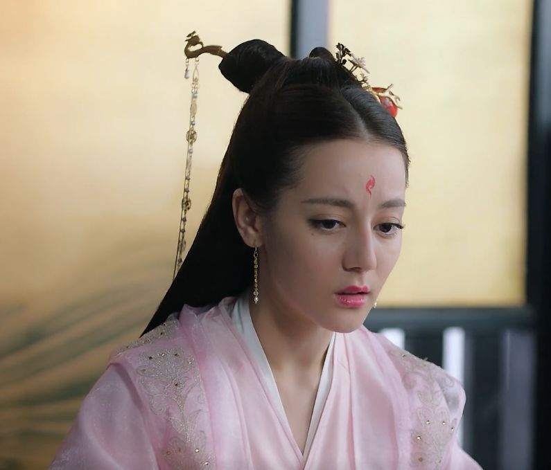 凤九在凡间衣服穿的最好看的一回比封王后时穿的还要美