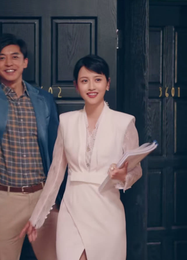 她因参演《爱情公寓5》走红,非拿毒液袜配高跟鞋穿__财经头条
