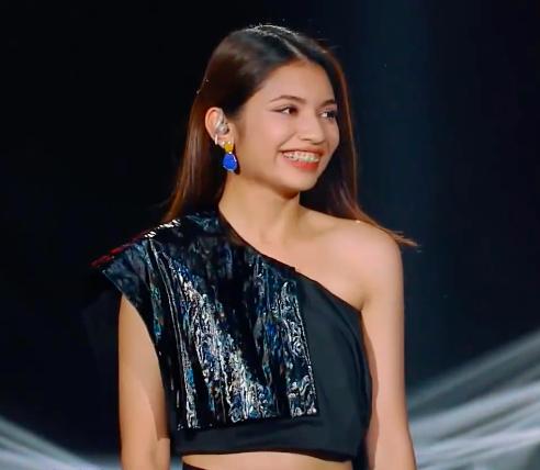 节目中戴牙套表情管理欠佳不脱汗毛00后的李佩玲还真敢啊