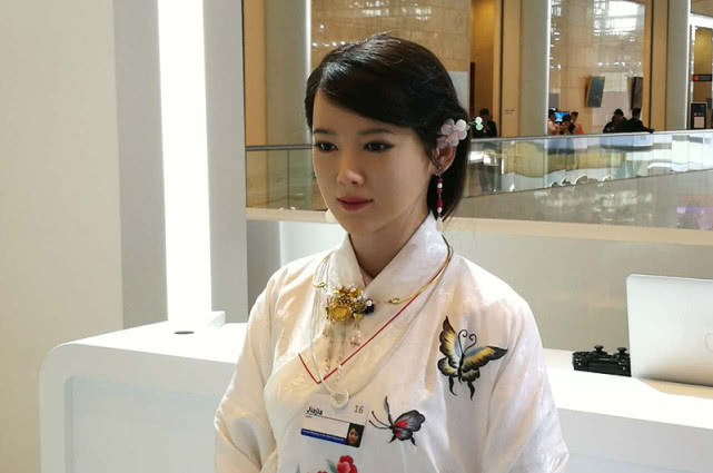 原来是她有三项"专属服务"|机器人|妻子|老婆_新浪新闻