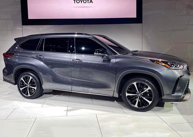 这才是最帅丰田汉兰达，6缸295马力，配高级灰车漆、双出排气！