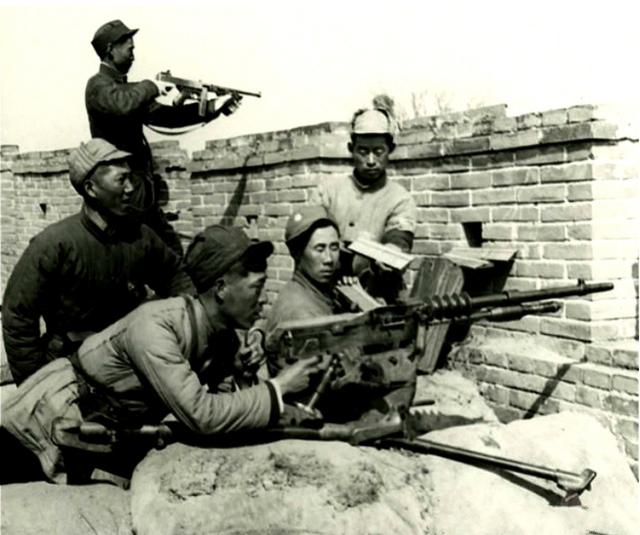 一位人人喊打的叛徒女友弃他而去一生忍辱负重为救战友牺牲