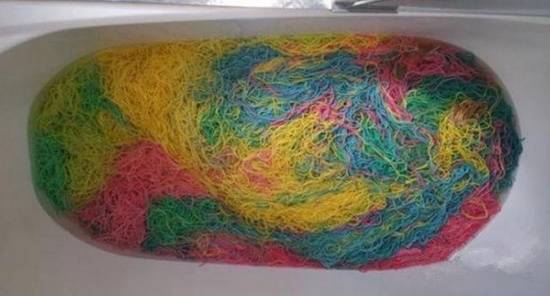 老太太用几十斤面条给孙子体验洗澡,网友得知真相后,纷纷谴责她休闲区蓝鸢梦想 - Www.slyday.coM 老太太用几十斤面条给孙子体验洗澡,网友得知真相后,纷纷谴责她休闲区蓝鸢梦想 - Www.slyday.coM