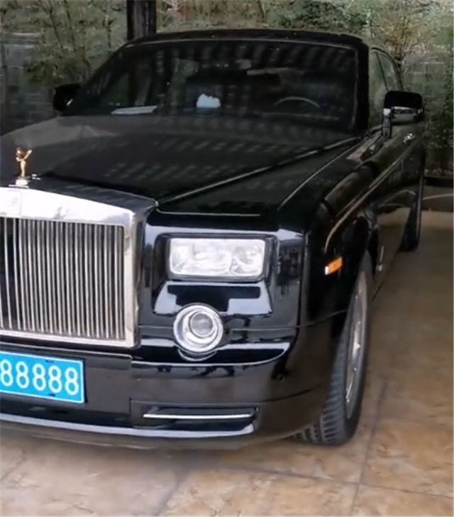 "金标"劳斯莱斯幻影,落地千万,挂88888牌,牌就值7位数