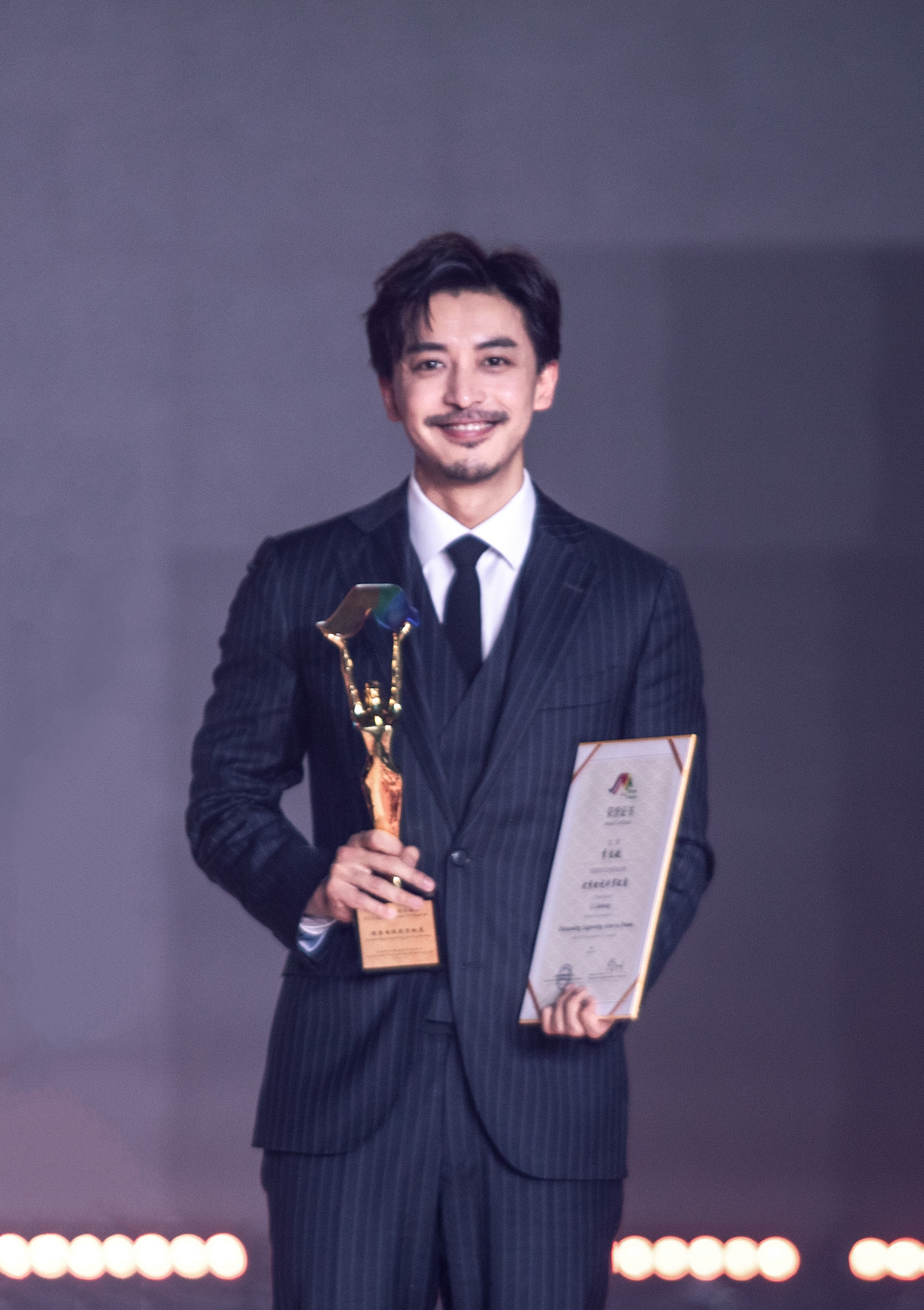 有些人表面上是张伟背地里还是达斯魔尔康金甲战士