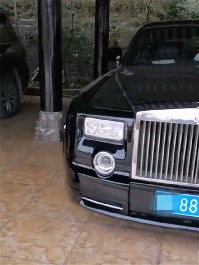 "金标"劳斯莱斯幻影,落地千万,挂88888牌,牌就值7位数