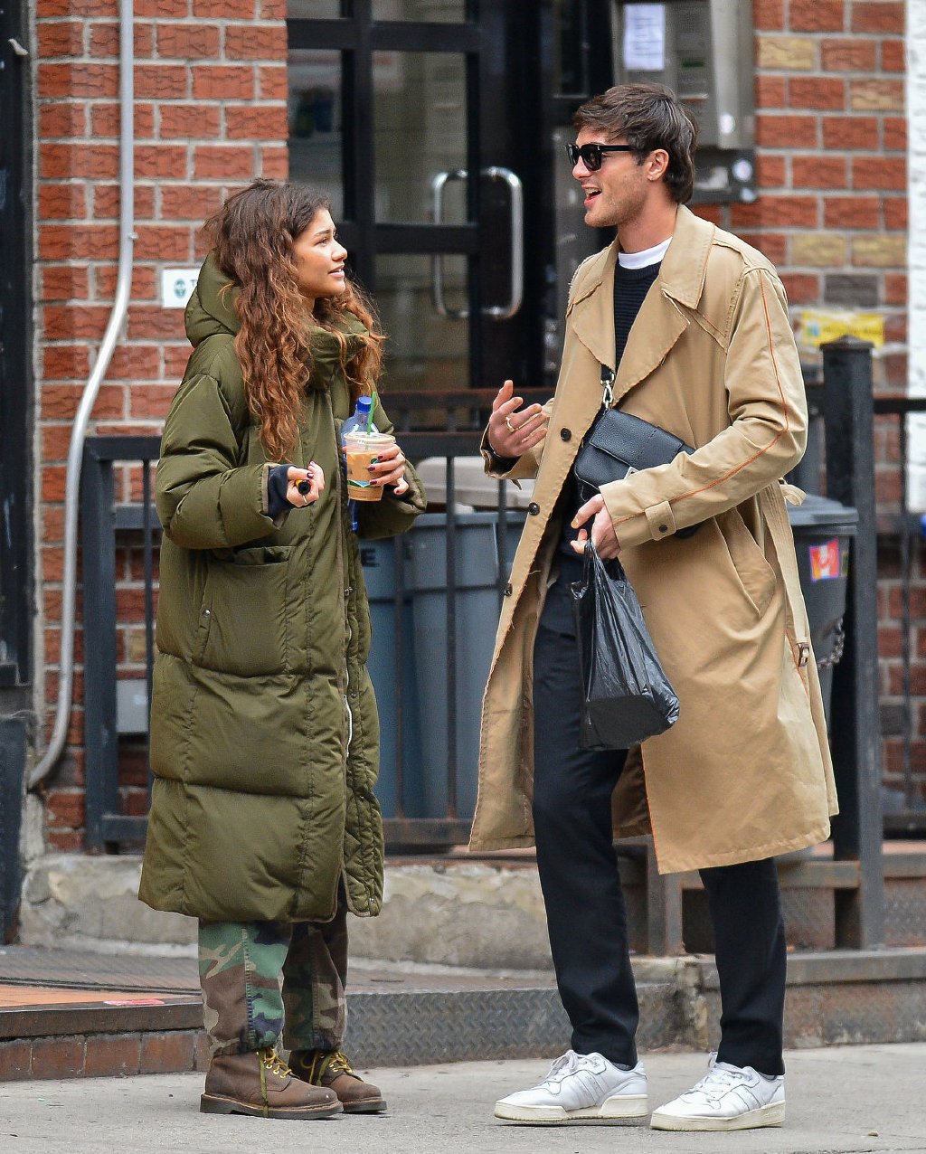 笑哭蜘蛛侠女友赞达亚科尔曼土味穿搭上街1米5的粽子装