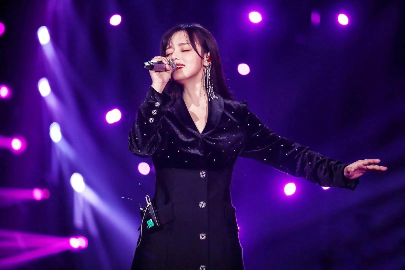 歌手2020黄霄云演唱曲目遭下架关于版权节目组教训还不够