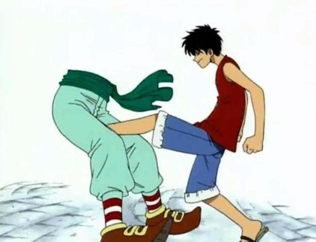 第一个就是路飞的挠脚心以及撩阴腿,一向光明正大的路飞也会使用撩阴