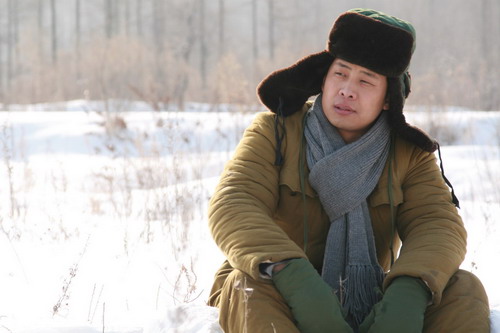 因跑龙套被前女友甩,后娶大六岁央视主持人为妻,现如今已是影帝