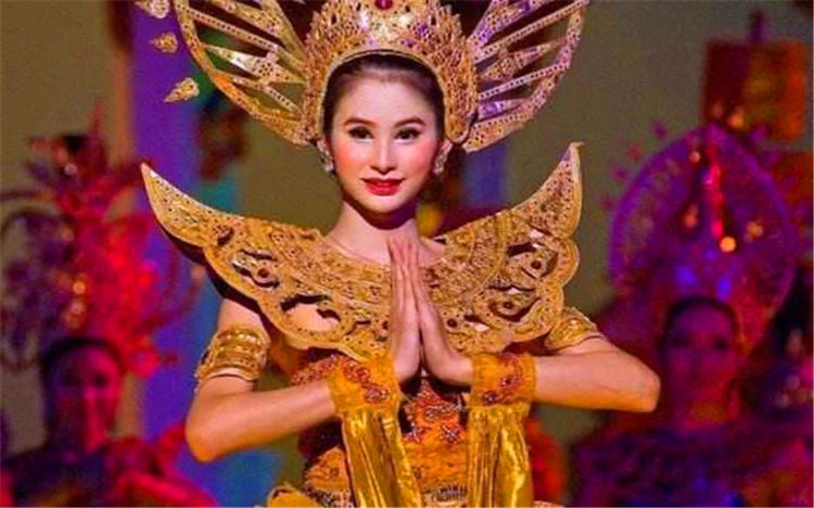 男游客去泰国说"萨瓦迪卡",遭当地人嘲笑,知道原因后感觉好笑