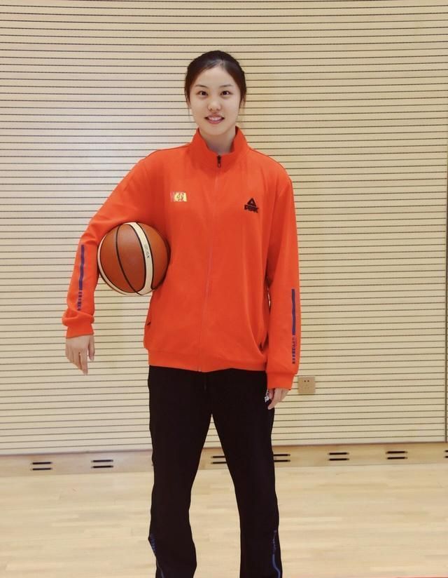 首次参加奥预赛的张茹球迷口中的女篮第一美女