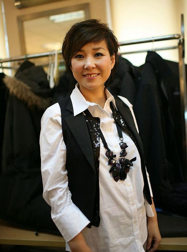 李静误喝医用酒精,称家人装进矿泉水瓶,引发网友担忧