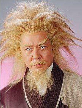 《倚天屠龙记》里的金毛狮王谢逊造型非常独特,想必只要看过大家都不