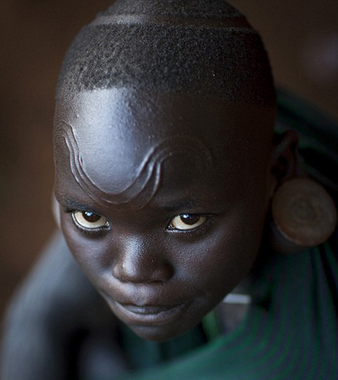 埃塞俄比亚美女凭脸蛋可以吃饭却非要纹身不可思议