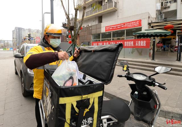 对啊网零投诉疫情之下外卖小哥没人因为送不到门口而投诉了