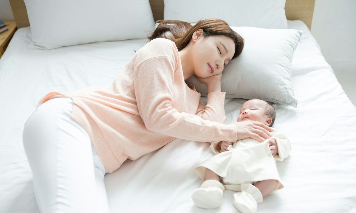 新生宝宝睡觉"日夜颠倒"?宝妈不想太辛苦,一些技巧要掌握