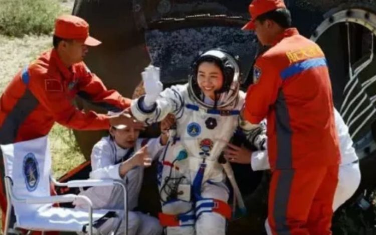中国首位女宇航员刘洋,太空返回地球后却没消息?