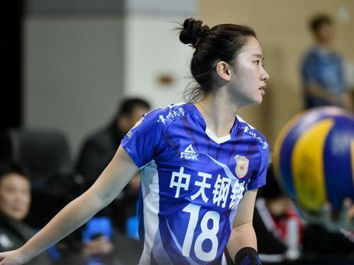 国家队的另一主力龚翔宇,父亲是曾效力于江苏青年男篮,母亲曾荣获北京