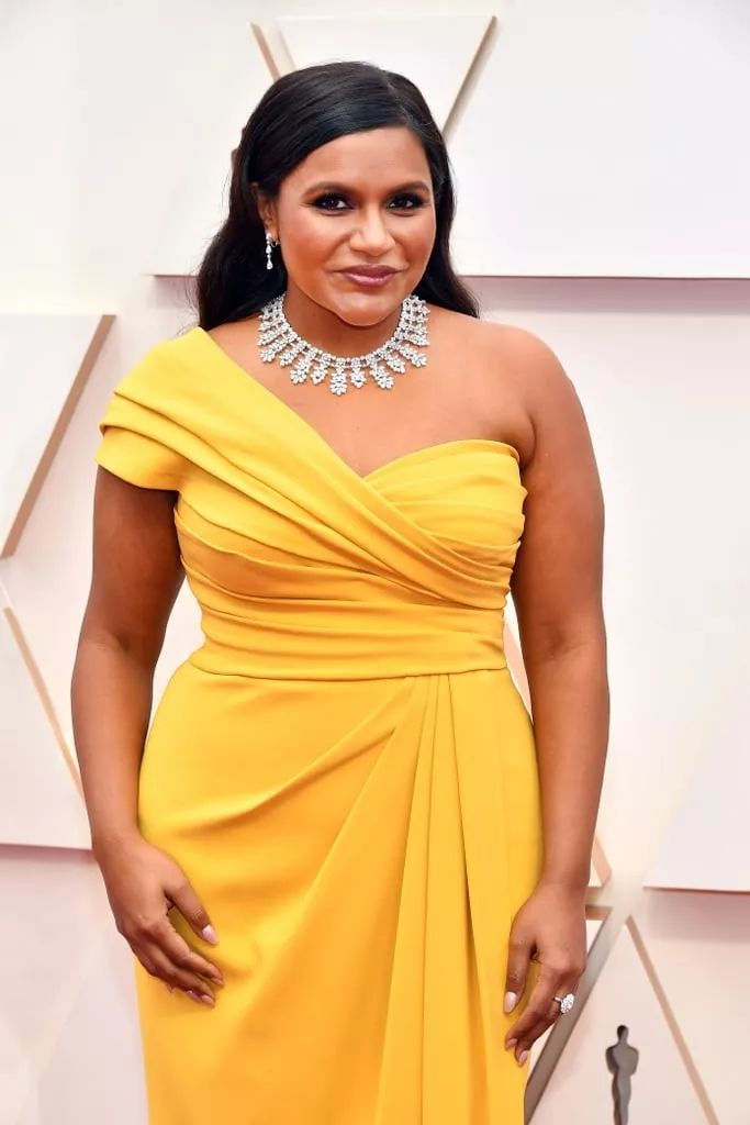 颁奖典礼上,参演了去年年度烂片《猫》的蕾贝尔·威尔森和詹姆斯