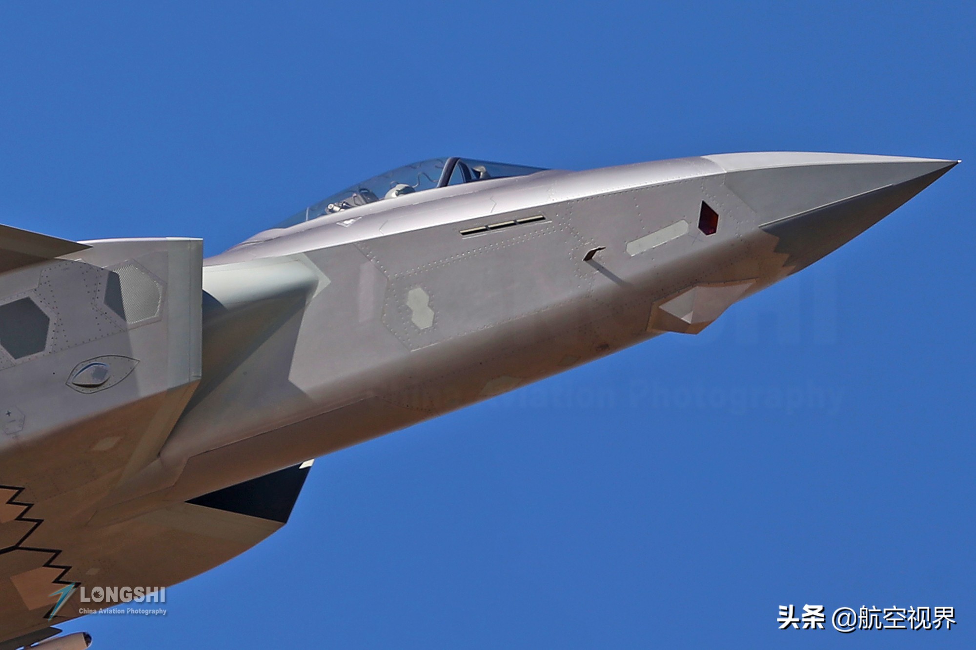 高清组图:国产新锐歼20战机,采用鸭翼布局设计,五代机独树一帜