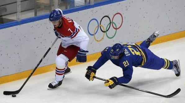 冰球教练教你最厉害的3大冰球传球动作,初学者别错过