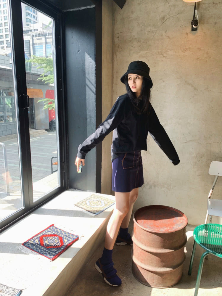 隋雨蒙从不吝啬自己的一双漫画腿,这青春感简直沁人心脾