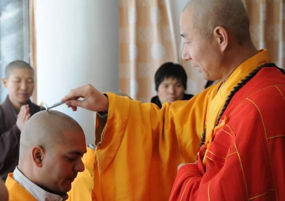 古代和尚为什么要烧几个戒疤?是为了区分还是因为虔诚?|戒疤|和尚|佛教_新浪新闻