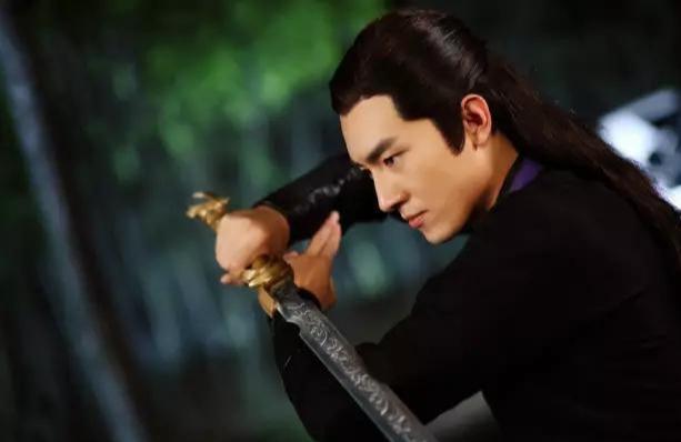 男明星古装拿剑造型,这次真被罗云熙和易烊千玺帅到了