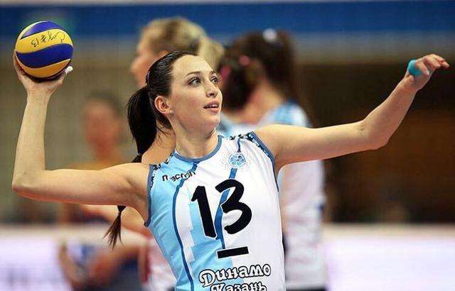 俄女排队长气质多变,大长腿格外吸睛,10年前世锦赛就被大胆启用