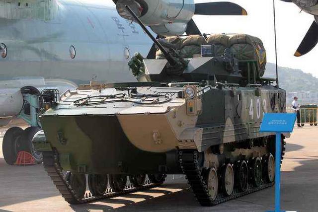 世界上第二种能载人空投的装甲战车已成为中国空降兵的主力配置