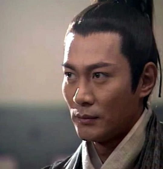 江华护士儿子吃特敏福上前线抗疫,下班自我隔离见父母靠近即发火