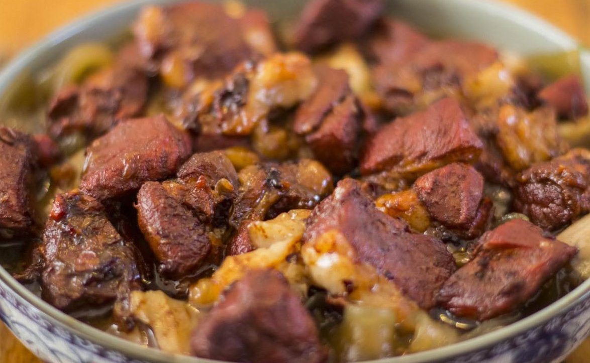 猪肉炖粉条时,直接加水炖就错了,提前加一步,猪肉粉条更入味