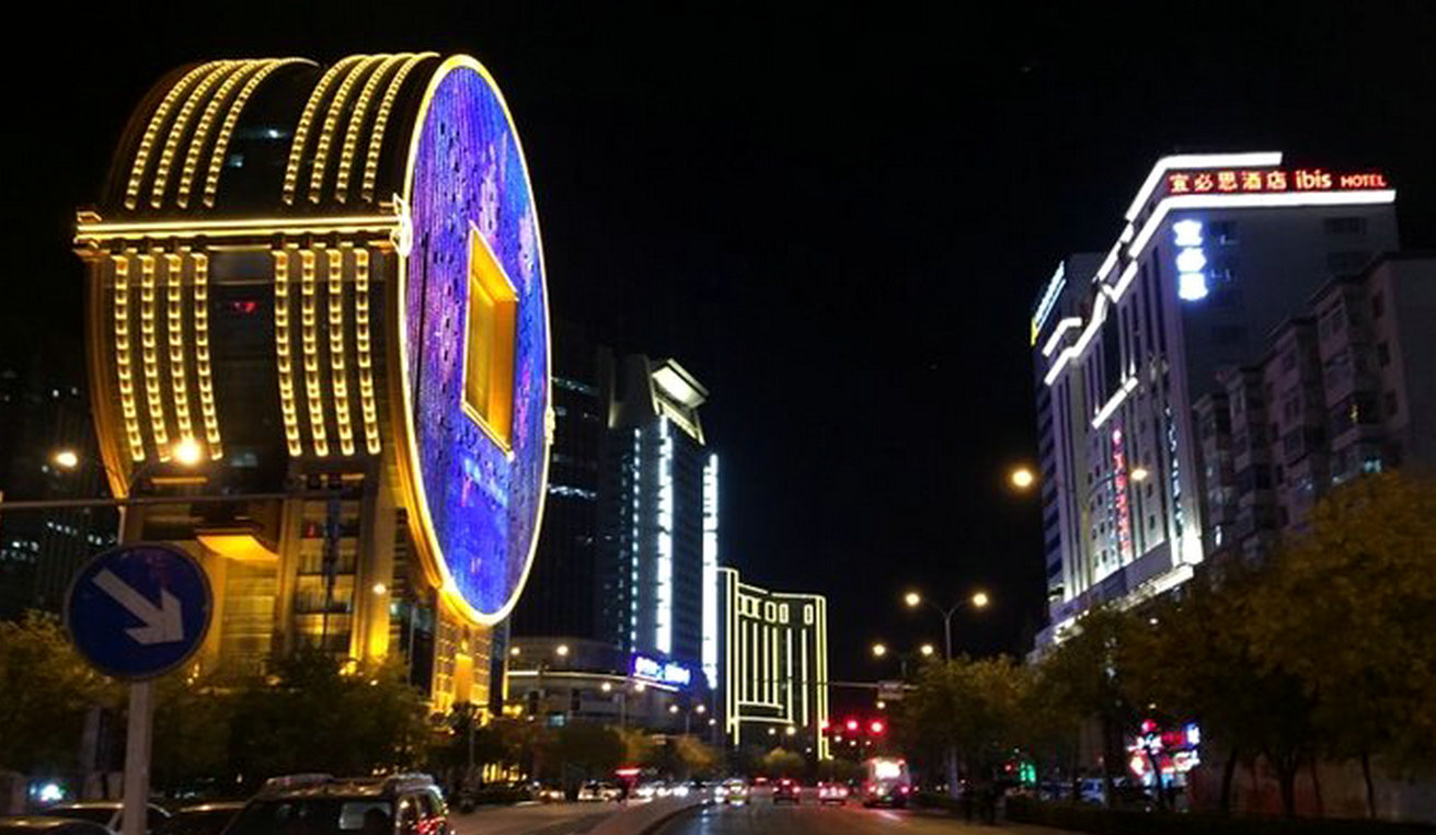 广州和沈阳这两相似的圆建筑都有美丑争议游客孪生