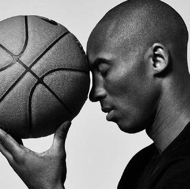 科比gigi遗体已下葬,瓦妮莎低调办仪式,鼓励自己要坚强