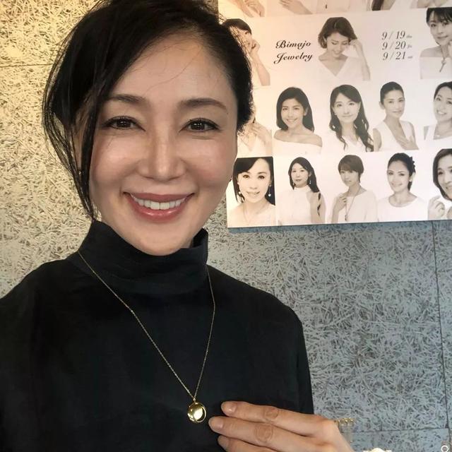 52岁日本阿姨选美夺军25岁的妹纸都没她漂亮