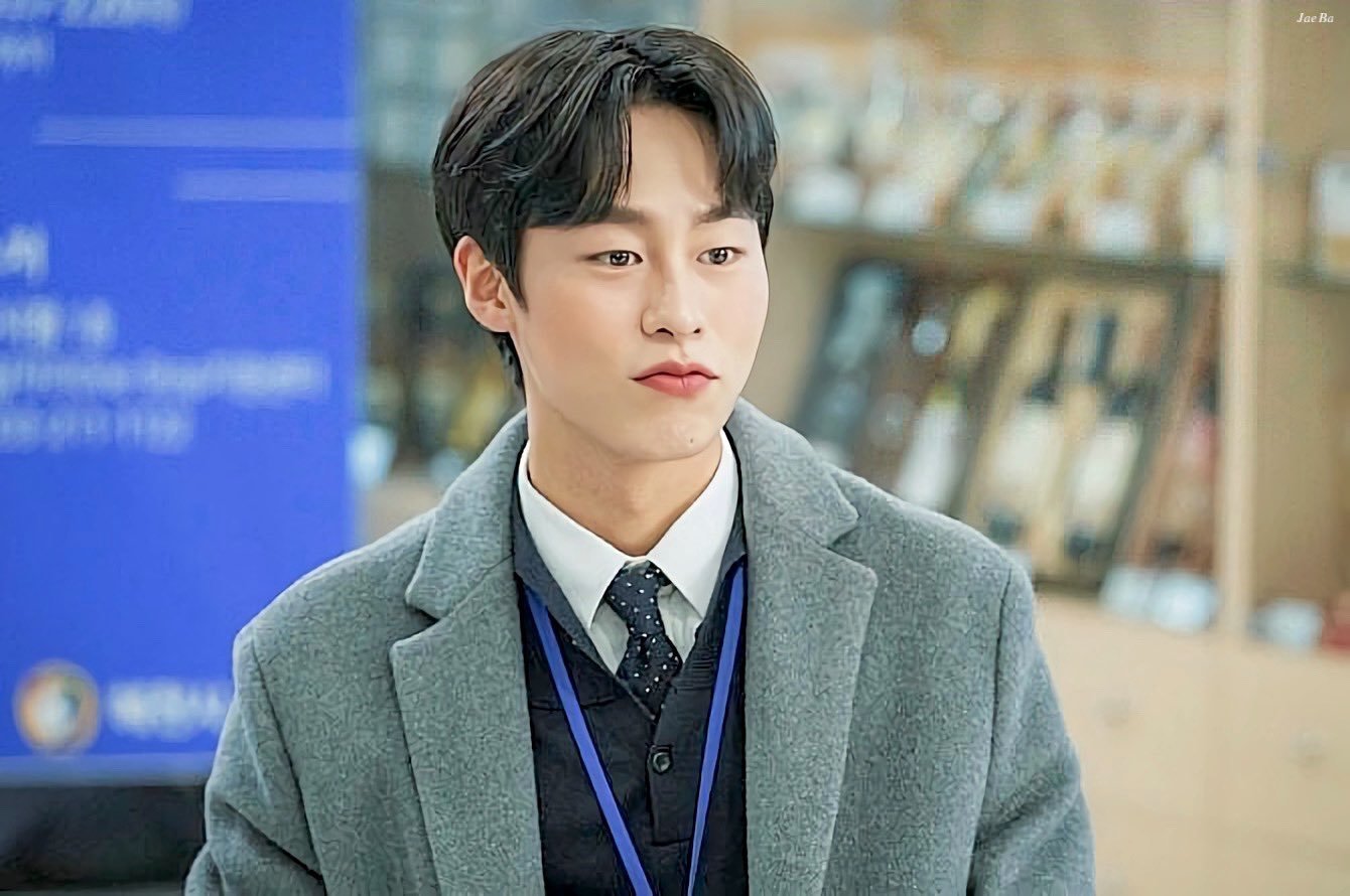 《天气好的话,我会去找你》发李宰旭剧照:帅气干