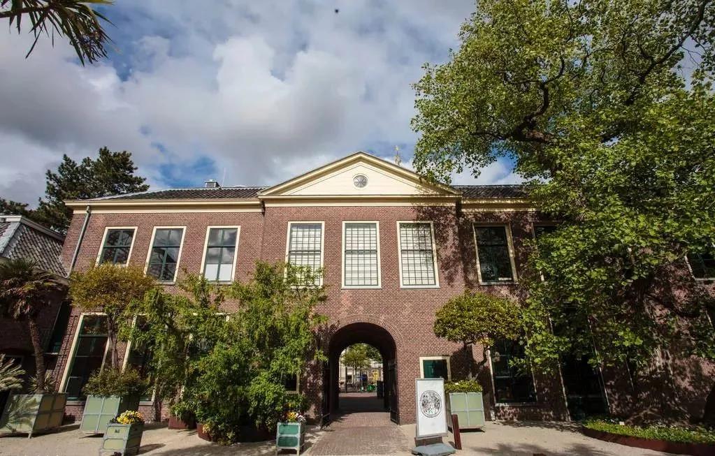 莱顿城是一座非常有活力的大学城,和许多欧洲大学一样,莱顿大学没有